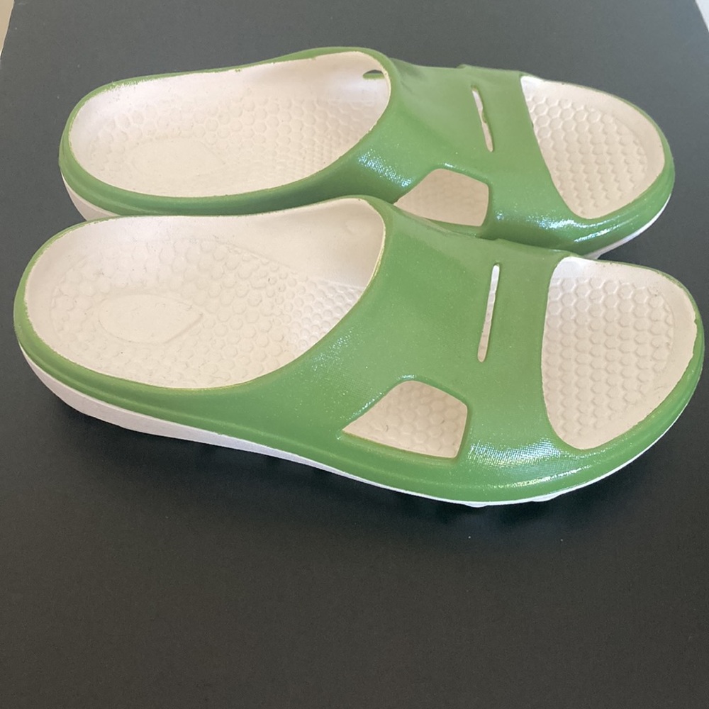 Spenco Slides Green Size 7 - Picture 2 of 4